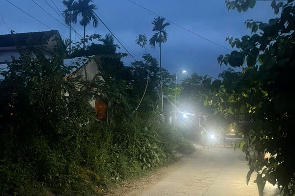 “Thắp sáng đường quê” là một mô hình đem lại nhiều hiệu quả trong chương trình xây dựng nông thôn mới ở xã Ba Động.